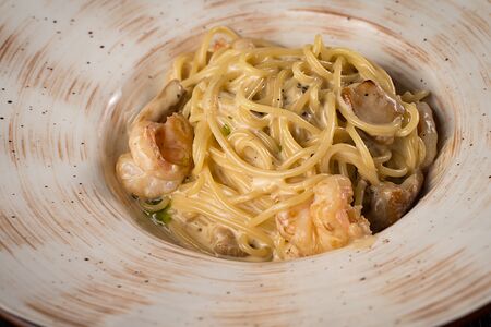 Паста с креветками и белыми грибами