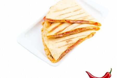 Кесадилья с говядиной и острым перцем