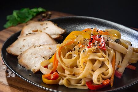 Вок с курицей