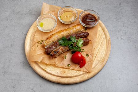 Колбаски гриль с хреном и горчицей