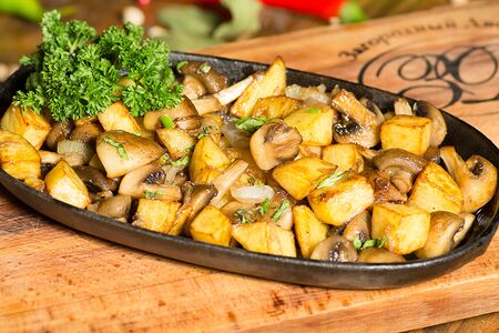 Картофель жареный с грибами
