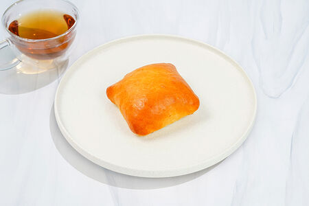 Пирожок с курицей и сыром