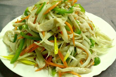 Салат из кальмаров с овощами