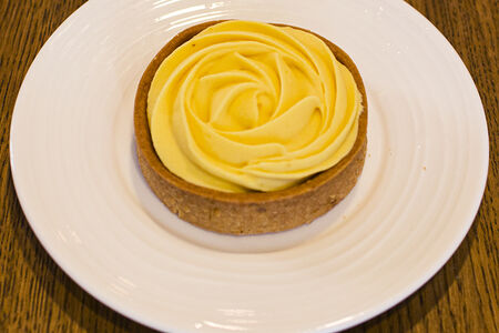 Тарталетка с лимоном и маракуйей