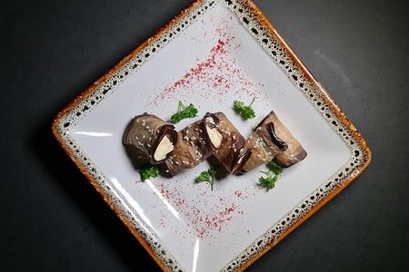 Рулеты из баклажанов с сыром