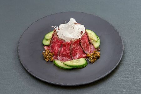 Мясо Татаки с соусом