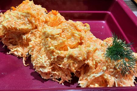Салат из моркови и сыра