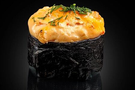 Гункан с тунцом запечённый