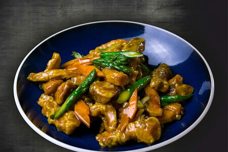 Филе лосося в кляре под соусом