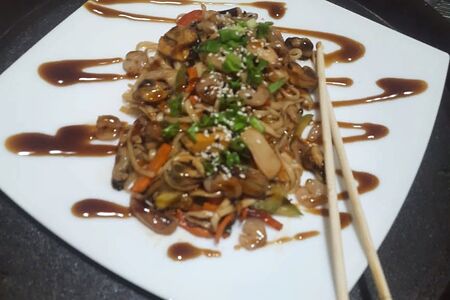 Wok соба с морепродуктами