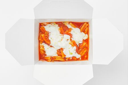 Паста Аль помидоро с оливками и страчателлой