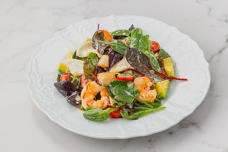 Салат с морепродуктами в сливочном соусе