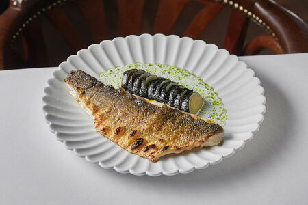 Сибас с луком конфи