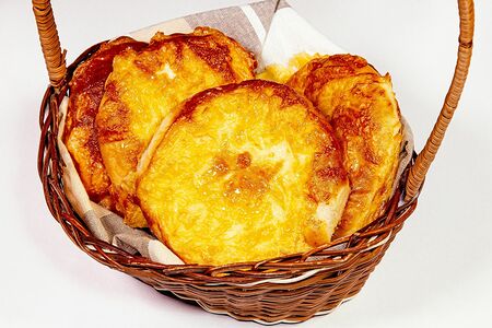 Ватрушка с сыром и майонезом