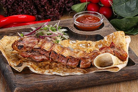 Бараньи рёбрышки на мангале