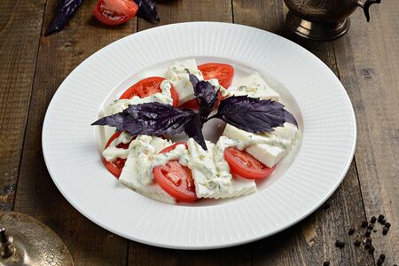 Помидоры с имеретинским сыром