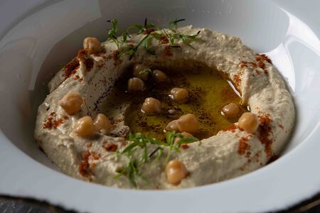 Хумус и тёплая лепешка