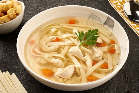 Куриный суп с домашней лапшой