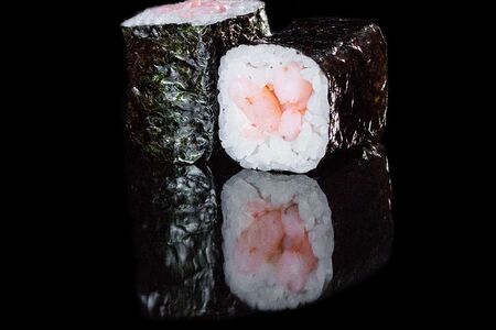 Ролл с креветкой