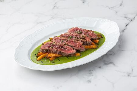 Тальята из говядины с соусом из халапеньо