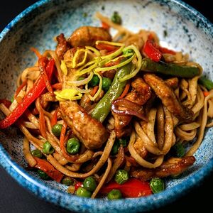 Вок со свининой и овощами