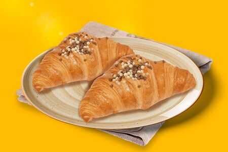 Круассан со сгущенным молоком