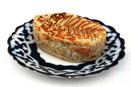 Кок-самса с зеленью и сулугуни