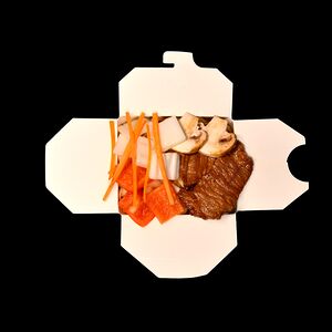 Вок классический с говядиной (яичная лапша)