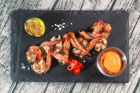 Креветки гриль с соусом Том Ям