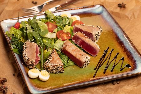 Салат с тунцом