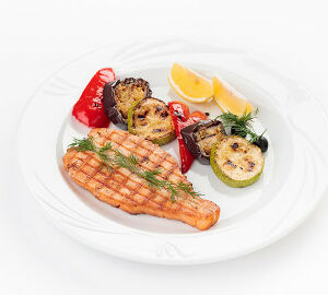 Стейк из лосося на гриле