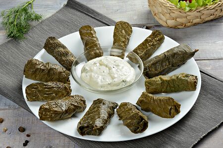 Долма в винoградных листьях