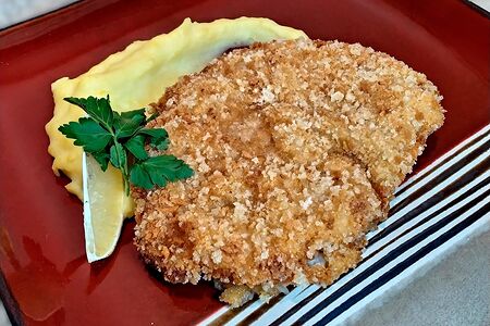 Шницель с картофельным пюре