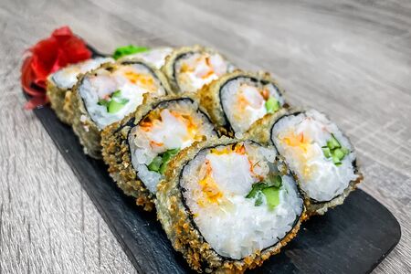 Темпура ролл с креветкой