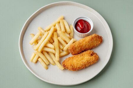 Наггетсы из индейки с картофелем фри