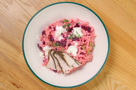 Свекольный птитим со страчателлой и пастрами из индейки