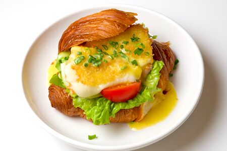 Круассан с ветчиной и чиз-фри