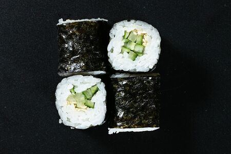 Ролл с огурцом