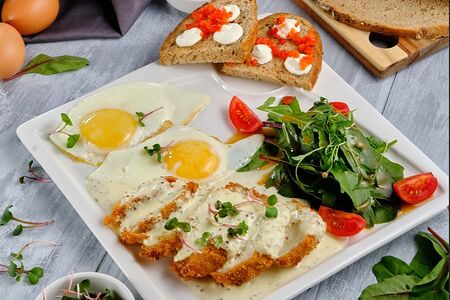 Комбо завтрак с куриным шницелем