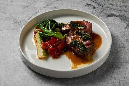 Говядина Barolo с соте из овощей