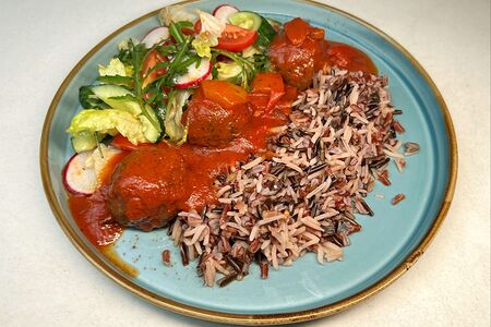 Рис с котлетками из говядины