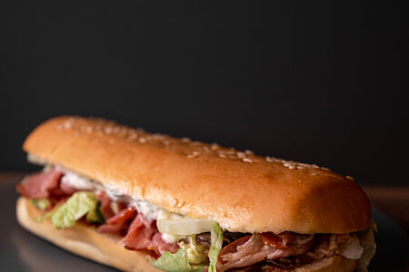 Хот-дог хрустящий бекон и грибы