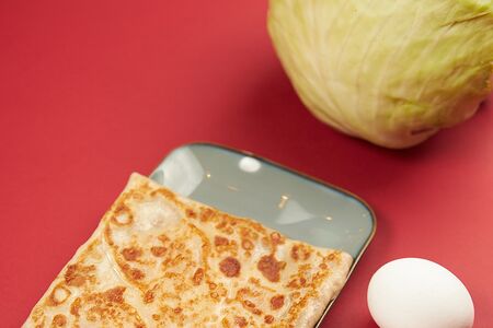 Блин с капустой и яйцом