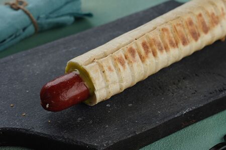 Хот-дог французский с сосиской из говядины