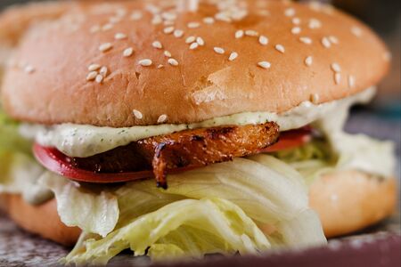 Бургер с пастрами из индейки