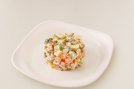 Салат Оливье с форелью