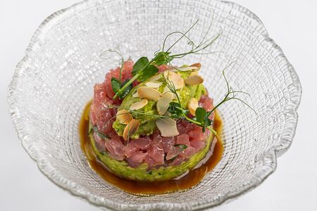 Тартар из тунца с гуакамоле