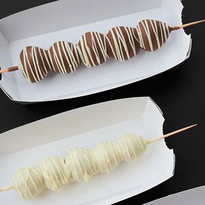 Клубника в белом шоколаде на шпажке