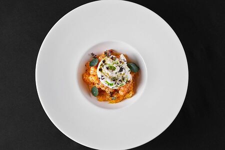 Салат с креветками и буррата