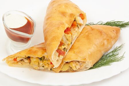 Нежная курочка запеченная в тесте с овощами